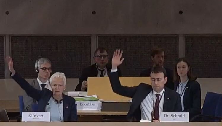 Abstimmung in der Deutsch-Französischen Parlamentarischen Versammlung, Bildausschnitt Klinkert und Schmidt